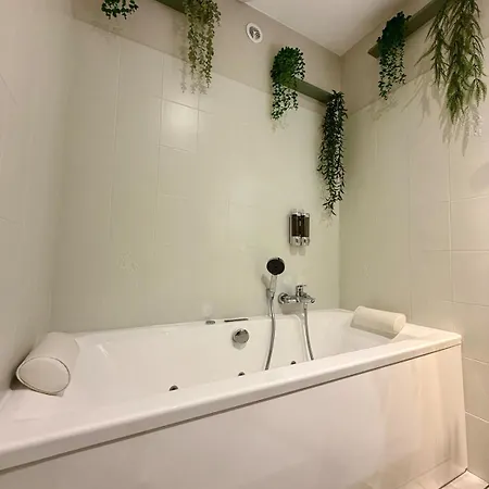 Apartment Serena, Cocon Familial, Balneo Bourgoin-Jallieu
