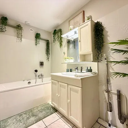 Apartment Serena, Cocon Familial, Balneo Bourgoin-Jallieu